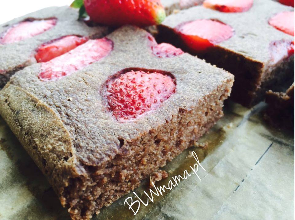 Strawberry Brownie. Easy & free from gluten, milk, eggs or sugar. BLW